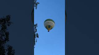 Hot air balloon very close to our residence height 🧐