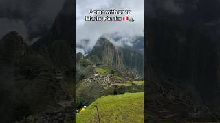 their first time in Machu Picchu 🇵🇪⛰️ we saw a rainbow 🌈