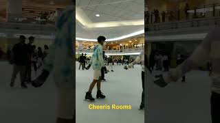 Siang siang Gini Enaknya Main Seluncuran Es | Ice Skating | Mall Taman Anggrek