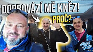 Proč nás do Německa doprovází kněz? Nestíháme! Máme po cestě vyzvednout přes 20 aut. Podaří se vše?