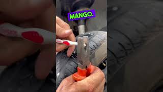 Cómo reparar un neumático pinchado con un cepillo de dientes #pneus #dicas #diy #facavocemesmo