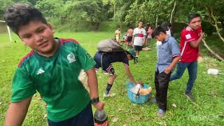 Este niño trabajador vale oro! Apoyamos la juventud y el deporte para un mejor futuro!!