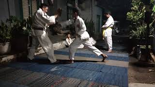 latihan dasar kumite untuk adik adik pemula@madedharmawan3789 channel