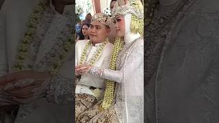 Tatapan penuh cinta pengantin siger sunda #shorts #pengantin #nadhomalfiyah