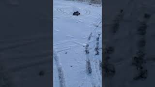 Rc car doing donuts in snow #shorts #traxxas #rccar #trx4 #fordbronco ￼