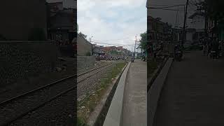 Setelah KA Commuter line Garut melintas