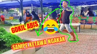 PRANK JALAN KAKI PADA KESANDUNG DI DEPAN ORANG | WKWKWK NGAKAK ABIS