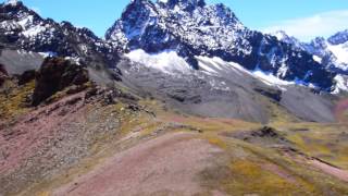 Offering at Vinicunca. Ofrenda a Vinicuna