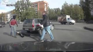 Russian biker fights two Russian Drivers (KO)