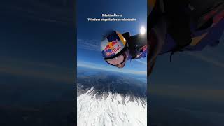 Volando sobre un volcán activo #redbull #volcano #chile #wingsuit #skydive #helicopter