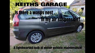 IS THERE A WASP NEST IN MY AIR SUSPENSION?     Keith's Garage  www.crackerbooks.fr