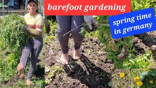 barefoot gardening in germany / first time doing this in spring time / preparing our garden