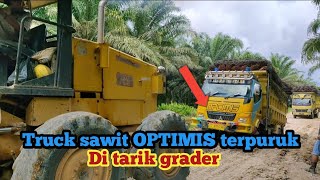 Sopir truck sawit mengomel lihat jalannya