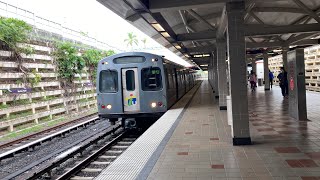 Tren Urbano train arriving at Martínez Nadal (San Juan, PR)