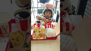 #cutecow #eating #kfc #kfcchicken #kfcfriedchicken #foodie #food #foodlover #foodvlog #shorts #viral