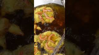 胡须佬炸虾饼 隐藏在怡保巴占喂食街Savoury Crunchy Fried Prawn Fritters Ipoh Bercham Street Food Malaysia