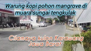 warung kopi di ujung muara sungai di muara sungai tengkulak Cilamaya kulon Karawang Jawa barat