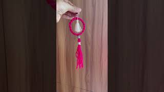 Macrame keychain #macramekeychain #macramebag #diykeychains #macrametutorial #diycharm