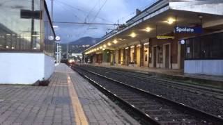 Doppia E652 sull'MRS 56391 Falconara Mma - Terni in transito a Spoleto (26/02/16)