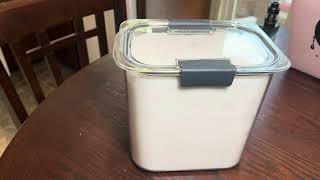 Review of Rubbermaid Brilliance Airtight Food Storage Container