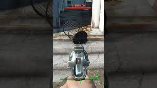 RadRoach Chasing me #fallout4 #fallout4funny #falloutfunnyshorts #shorts #funny #gaming #ps5games