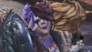 Monster Hunter World, fighting a giant Kulu-Ya_Ku bird thing with sword and shield