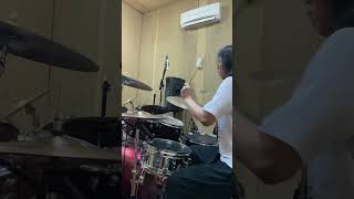 Asli dulu ga ngerti ini lagu apa, tapi pas dibawain pelayanan malah candu 😬 #shorts  #drumcover