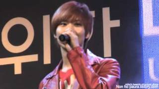 [fancam] 110428 SHINee Taemin waves hand @ Severance Hospital Love Concert