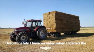 Picking-up straw with the Case Maxxum 5150 plus (short movie)