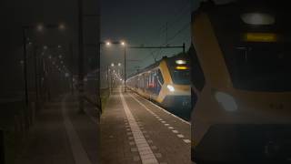 #treinleven SNG  met mist vertrekt uit Vlissingen Souburg