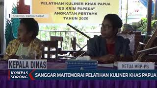 Puluhan perempuan Papua mengolah bahan lokal sagu menjadi jajan sehat bagi keluarga.