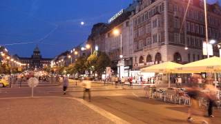 Praha, Václavské náměstí, v dáli Národní muzeum - Motion Timelapse