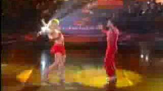 ANGELIQUE BOYER Y JONATHAN BAILANDO LAMBADA