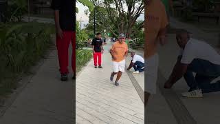 La Mejor Broma Cuerda Invisible #humor #prank #comedia #risas #bromascallejeras  🇨🇴🌎📡🤡🤷🏻‍♂️