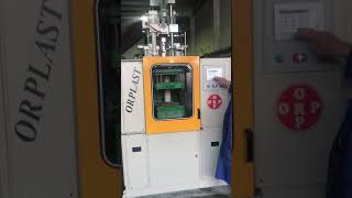 DİK PLASTİK ENJEKSİYON MAKİNESİ ÇİFT KALIP BAĞLAMA DÖNER TABLA / VERTICAL INJECTION MACHINE