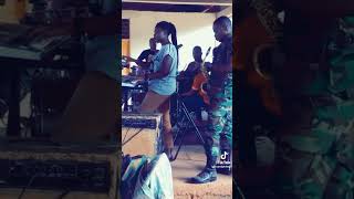 Keyboard skills by Sandy with Ghana soldiers Band #trendingvideos #ghanamusic #africapraise #awieye