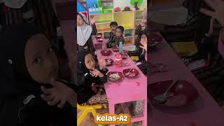 Adek Zifarra. Kegiatan Makan Sehat Bersama KB A & TK A Hari ini #sekolah