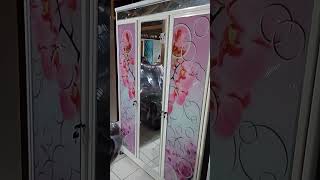 Lemari kaca 3 pintu....cara pesan wa Admin;0859180393049