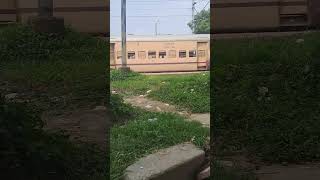 High Speed train Sealdah Jangipur Express #shorts #crossing #locomotive