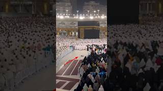 Masya Allah Sholat depan Ka'bah Disaat semua sholat seorang anak berputar putar