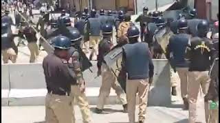 People Vs Police Fight In Kashmir