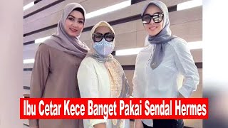 Mama Syahrini Pakai Sandal Hermes Seharga Rp10 Jutaan, Ibu Cetar Kece Banget!