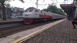 Kereta Api di Pagi Hari (Jaka Tingkir, Kertajaya, Dharmawangsa, Majapahit, KRL)