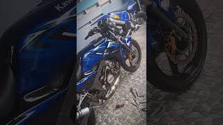 ada yang biru tapi bukan yamaha