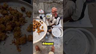 85 Years Old Hard Working Baba Selling Pyaz Wali Pakori | Pakora | #hardworkingbaba #shorts #short