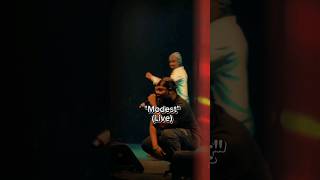 "Isaiah Rashad performs"Modest" (Live) W/ Davis a fan from the crowd, Cilvia demo tour LA, CA (1/2)