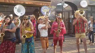 Les trompettes de Fallope extrait apéros du marché à Chatelaillon-Plage La Rochelle France