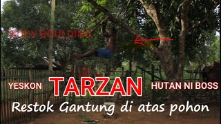 VIRAL!!! TARZAN KAMPUN LATIHAN OTOT DI ATAS POHON. #tarzanblackpapua.