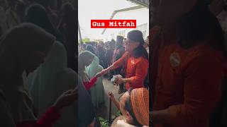 Gus Mitfah Bersedekah#sedekah #islamic #kyai #ngaji #santri #shorts #viral #feed #gusmiftah #ponpes