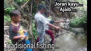 MANCING SERU... Nemani anak anak mancing Joran kayu TRADISIONAL FISHING